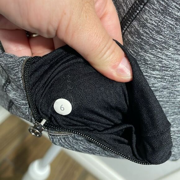 Lululemon Run Your Heart Out Heathered Gray Black Quarter Zip Pullover Size 6 - Picture 8 of 12